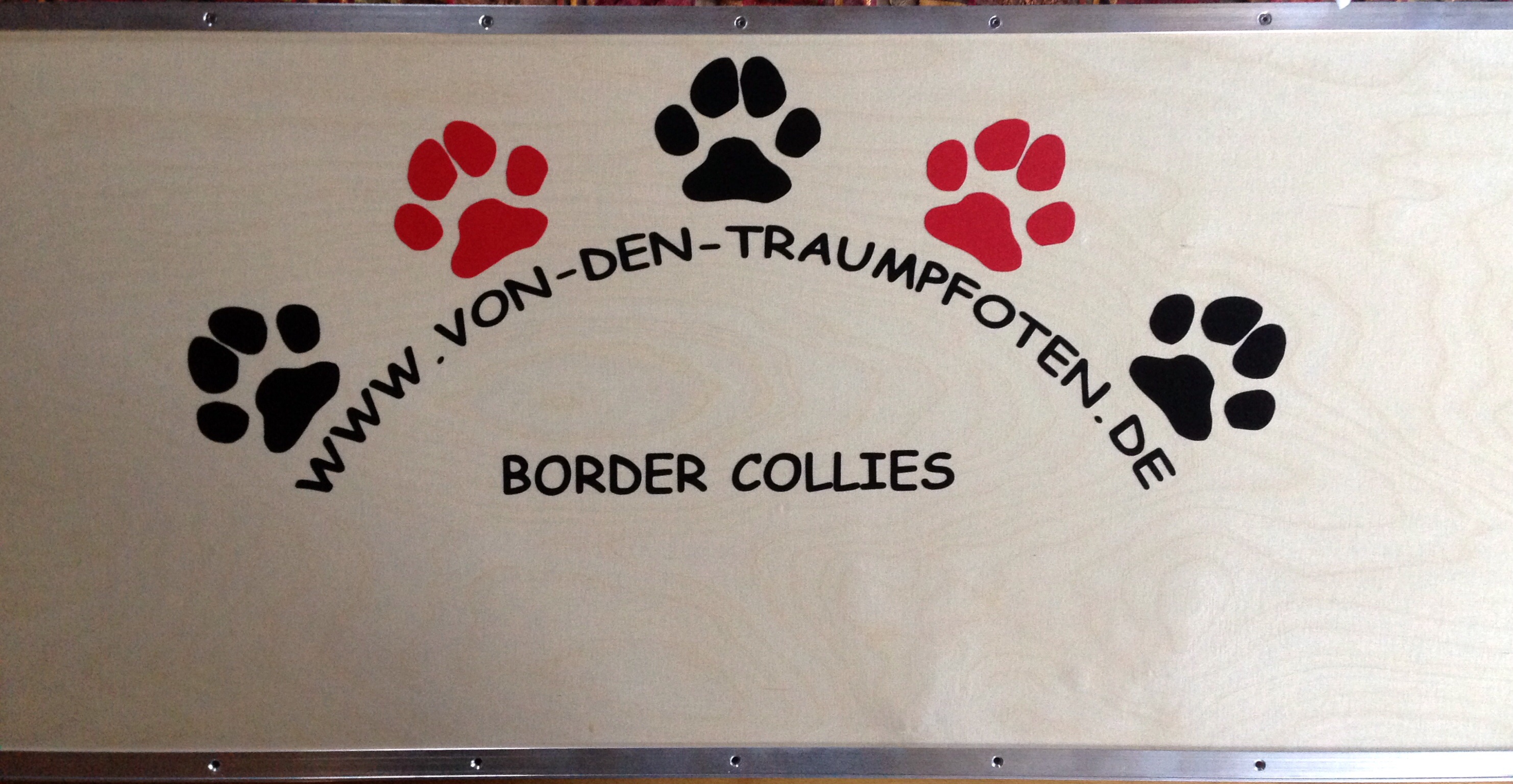 Neue Wurfkiste - Rückwand von den Traumpfoten